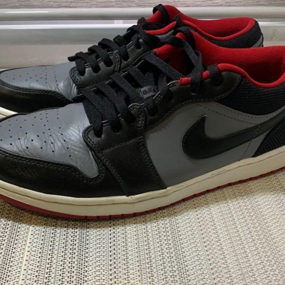 🔥Jordan 1 Retro Low Size 11 US Gray Red Black - Picture 2 of 8
